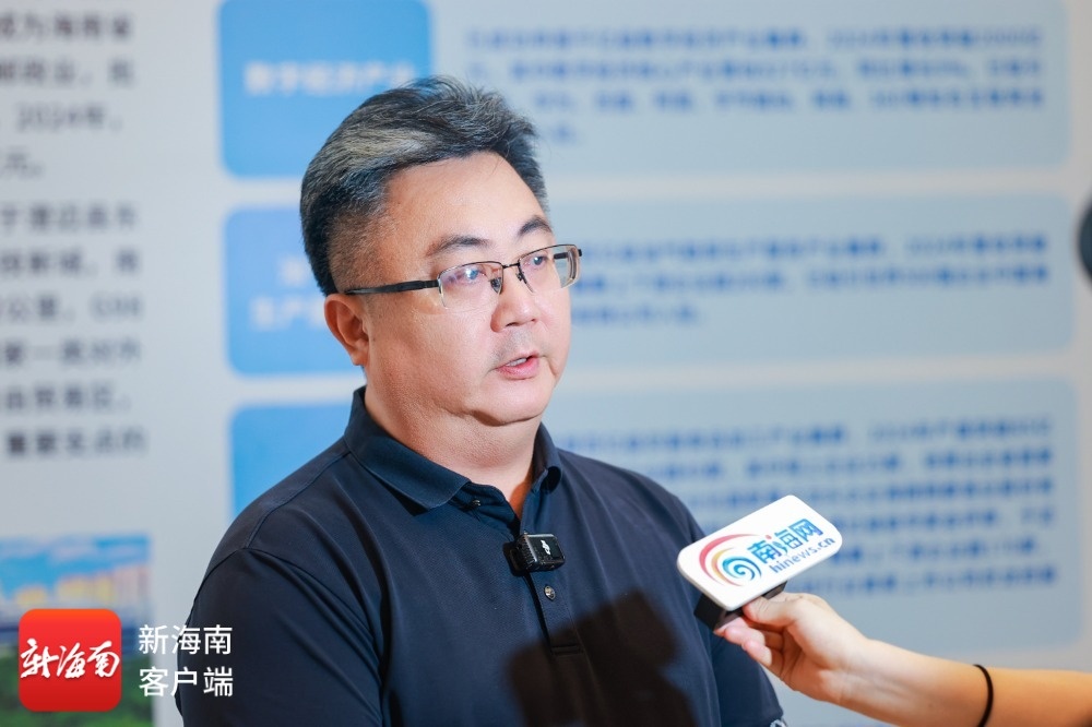 钟峥接受海南省融媒体中心记者采访。活动主办方供图